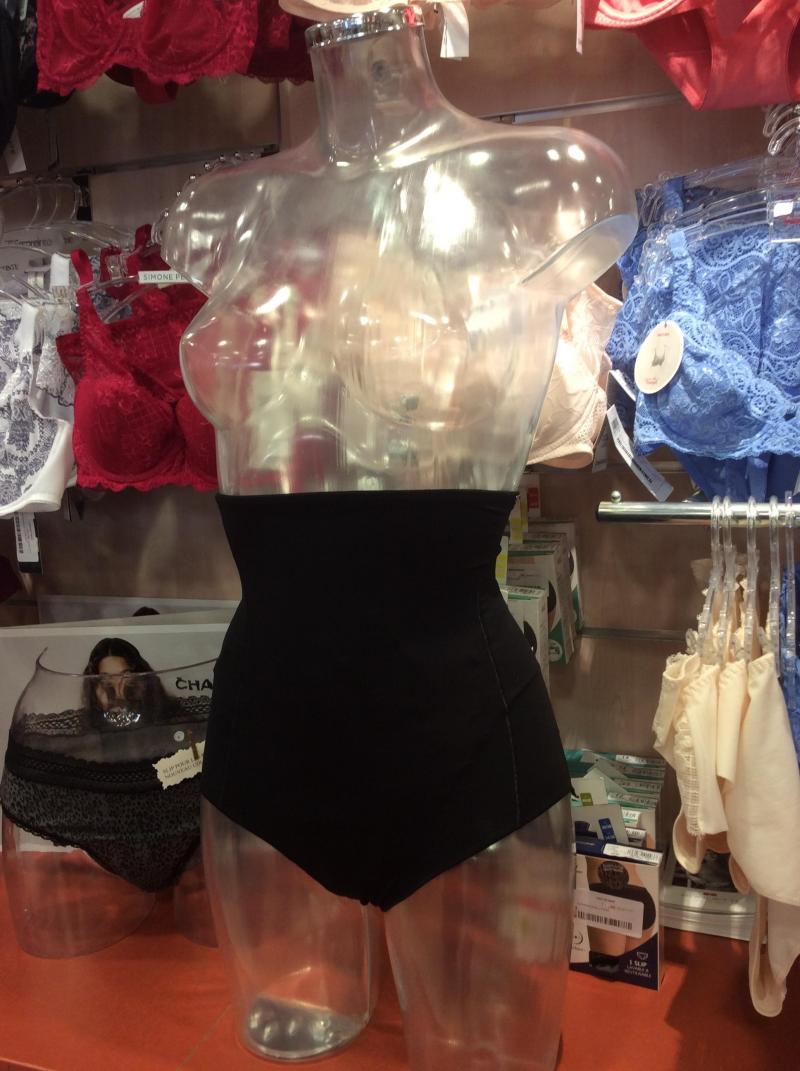 Culotte galbante idéale pour affiner la silouhette sous une robe près du corps. T. S à T. XL. 35€